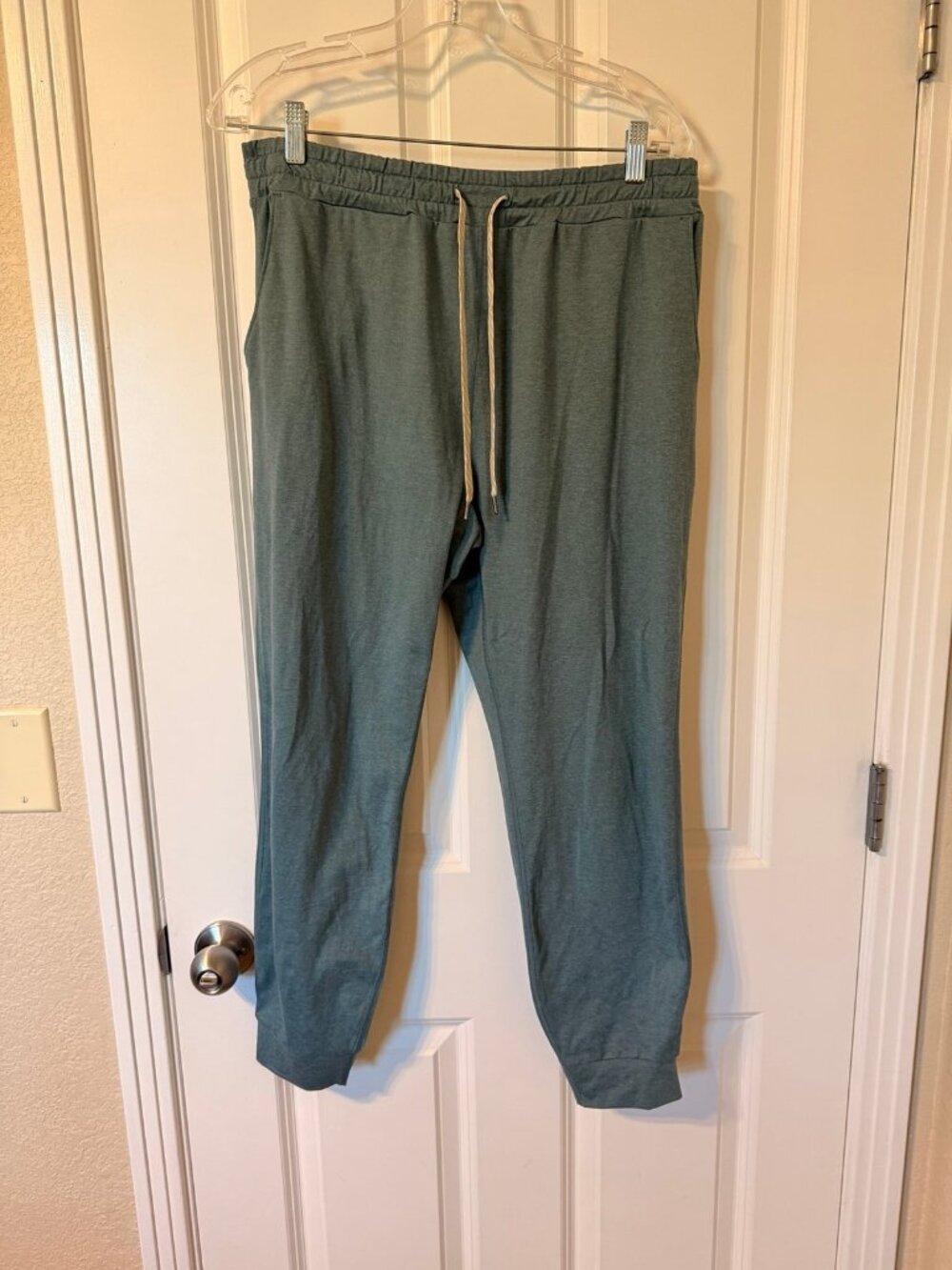Vuori performance joggers, teal color, women’s size large